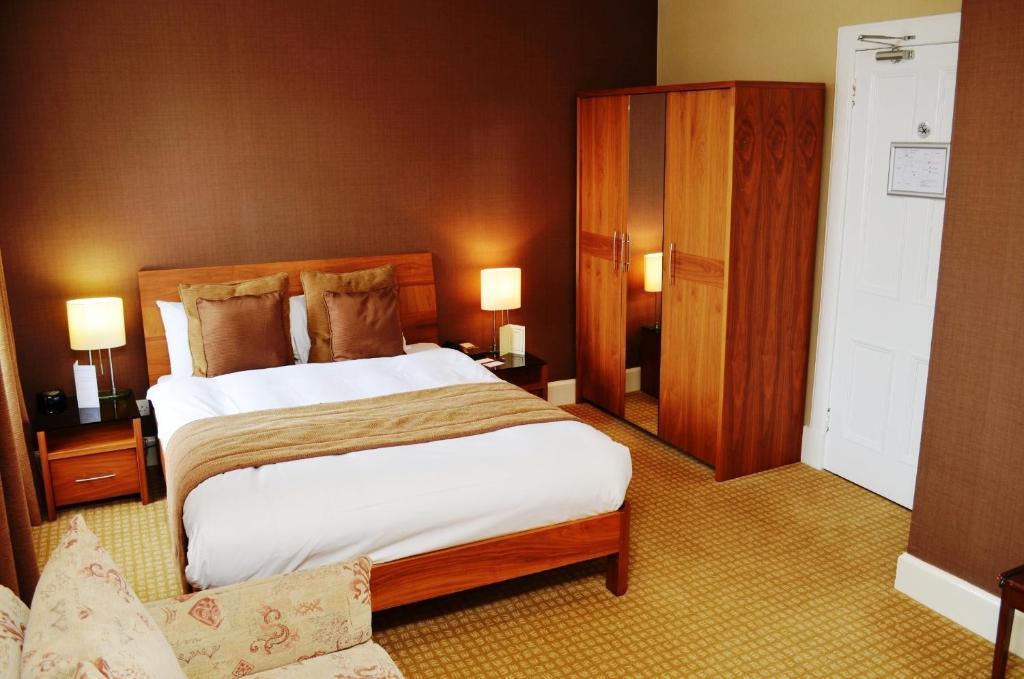 Royal Hotel Къмнок Екстериор снимка