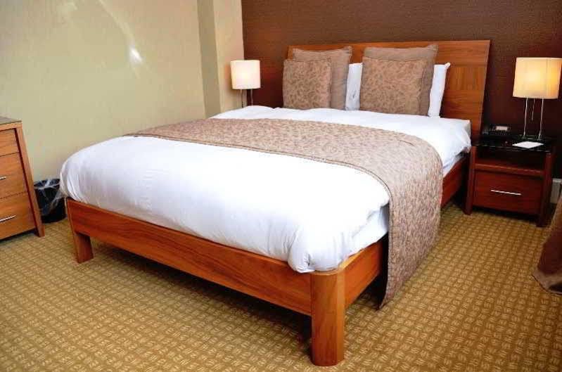 Royal Hotel Къмнок Екстериор снимка
